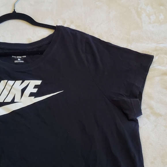 ✨️2/$20 Nike Essentials T-Shirt - Picture 4 of 8